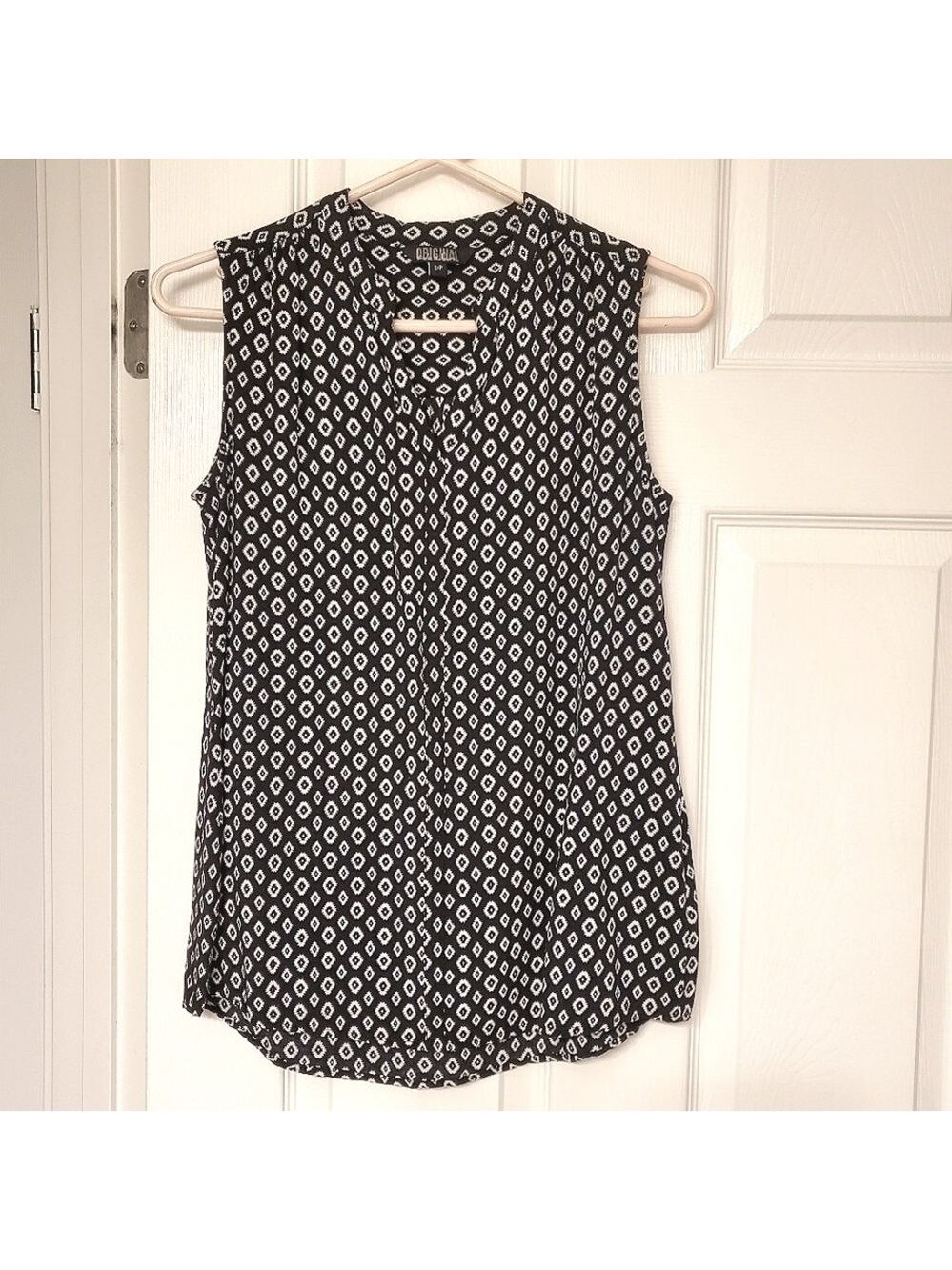 Nicole Miller Sleeveless Boho Blouse Geometric Pattern V-Neck Tank Top EUC Small